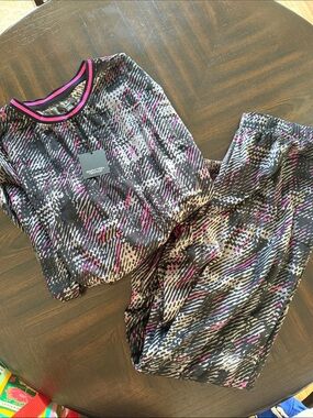 Vera Wang Women’s Black and Pink Patterned Pajama Set
